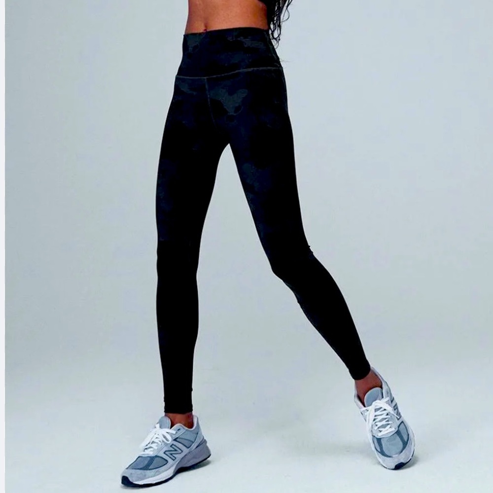 Alo black camo vaper leggings NWT